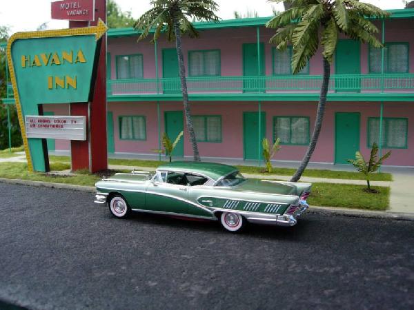 Soleil californien avec ces palmiers et cette Buick Riviera 1958 au 1/24 de Marc Antoine Gourmaux.