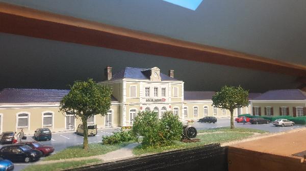 la gare de Langres (Haute Marne) d'Anthony Bourceret ; reproduction conforme en HO, jusqu'aux arbres !..